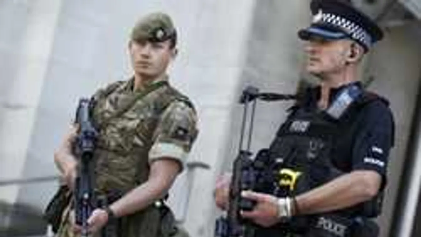 Újabb robbantás Manchesterben, sikoltozva menekültek az emberek