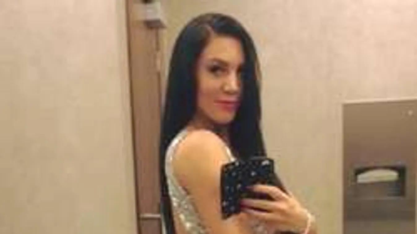 Megmutatta tökéletes fenekét a magyar énekesnő!