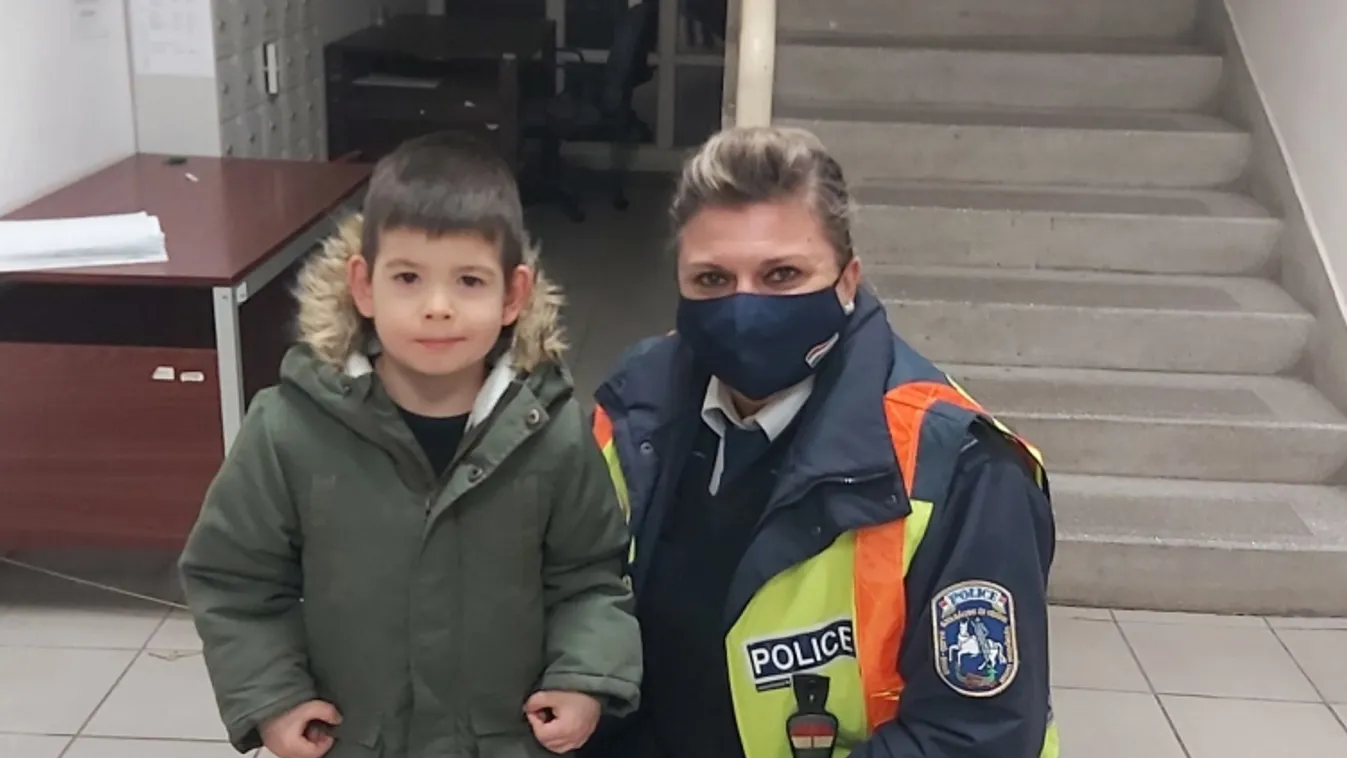 A rajzát szorongatva sétált be a rendőrkapitányságra az 5 éves Nimród