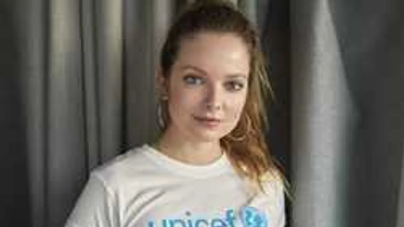 Sztárturit nyit a magyar modell