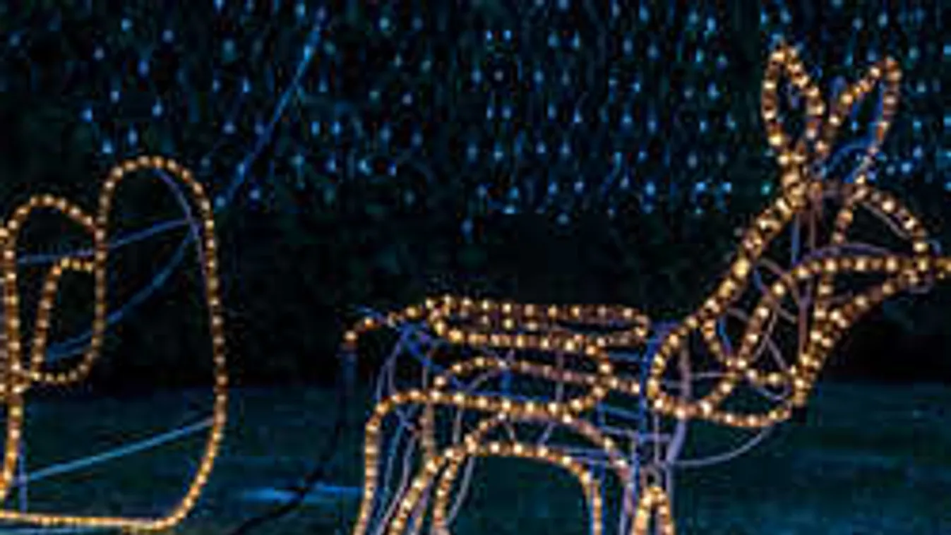 Lopják a karácsonyi dekorációt Fegyverneken