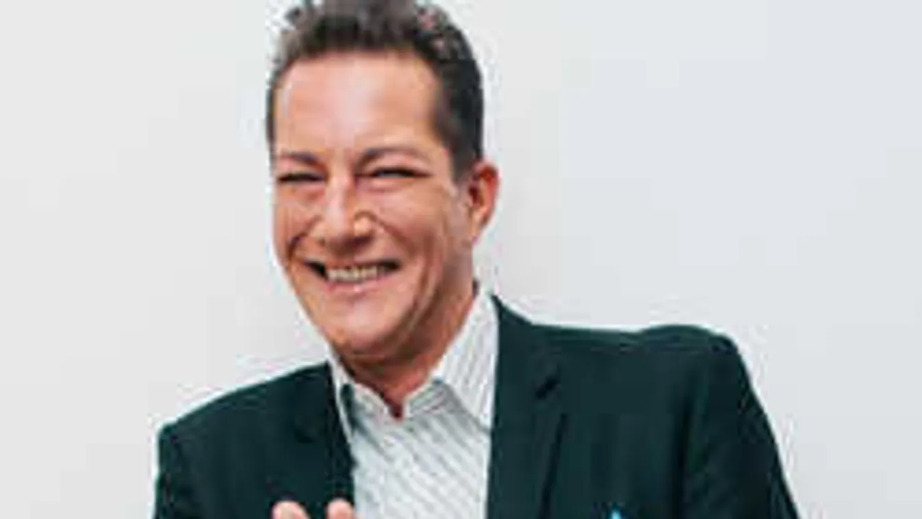 Elképesztő, el kellett menekülniük a Szomszédok sztárjainak