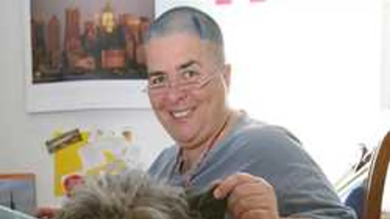 A vízben jár újra Lang Györgyi