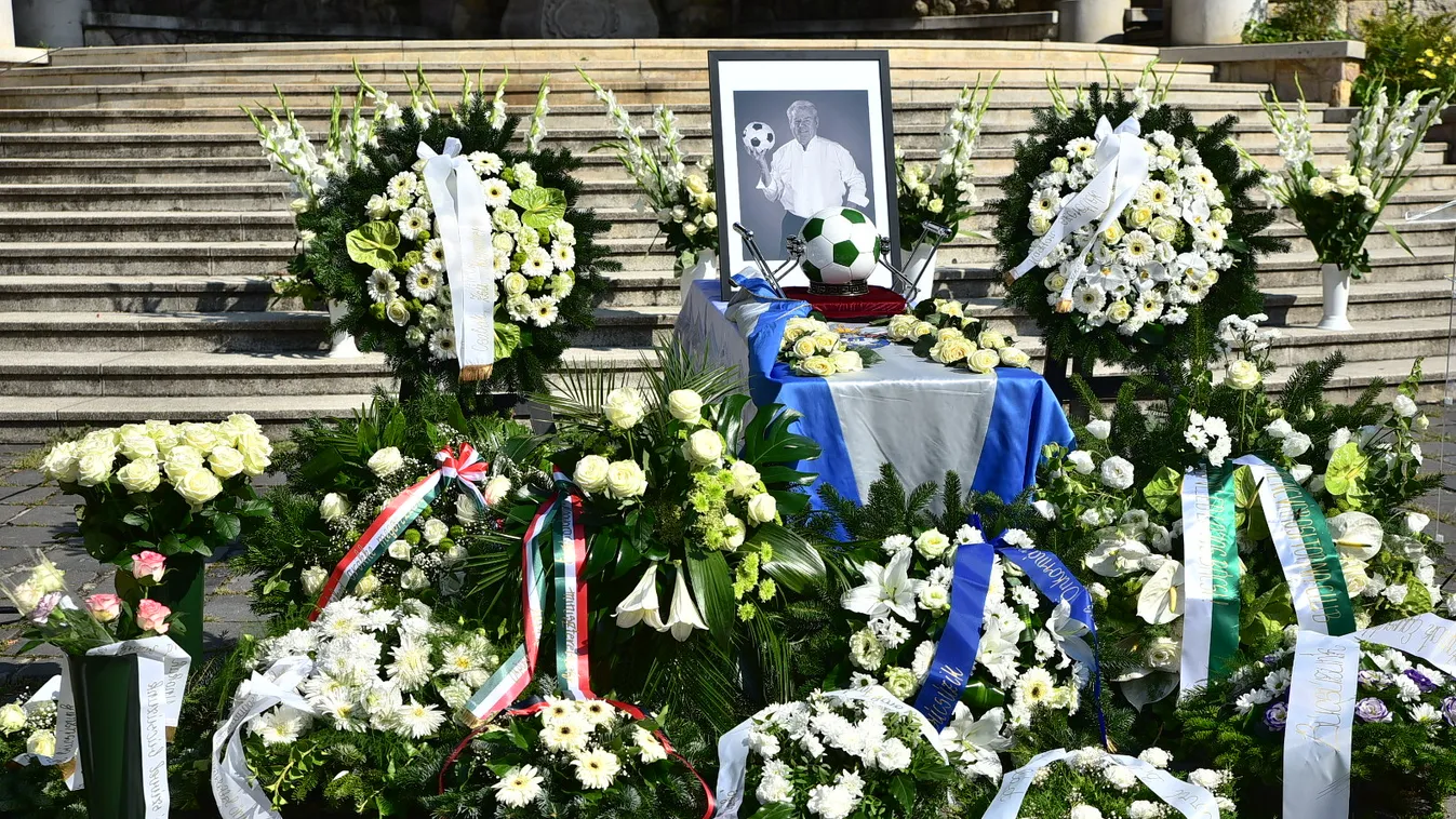 Itt vannak az első fotók Pécsi Ildikó férjének temetéséről
