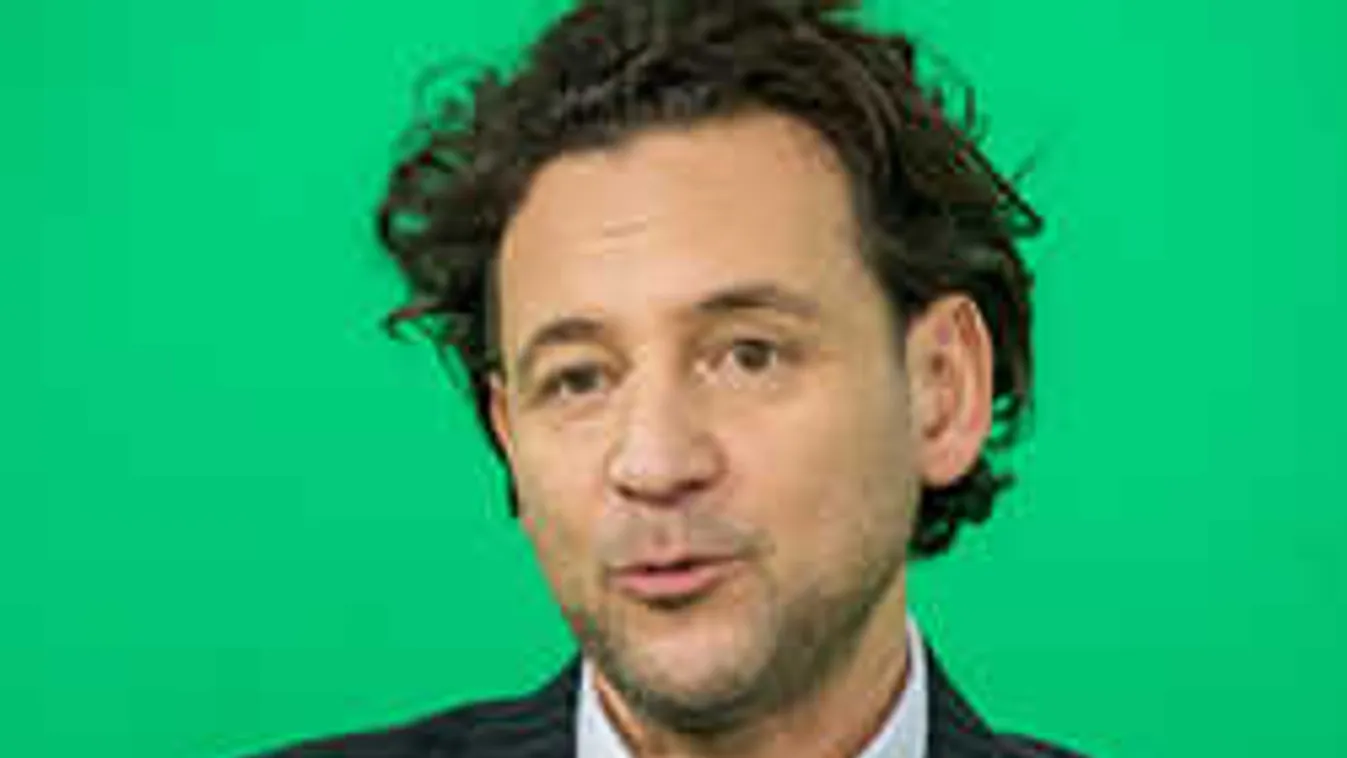 Születendő unokájáról vallott Istenes László!