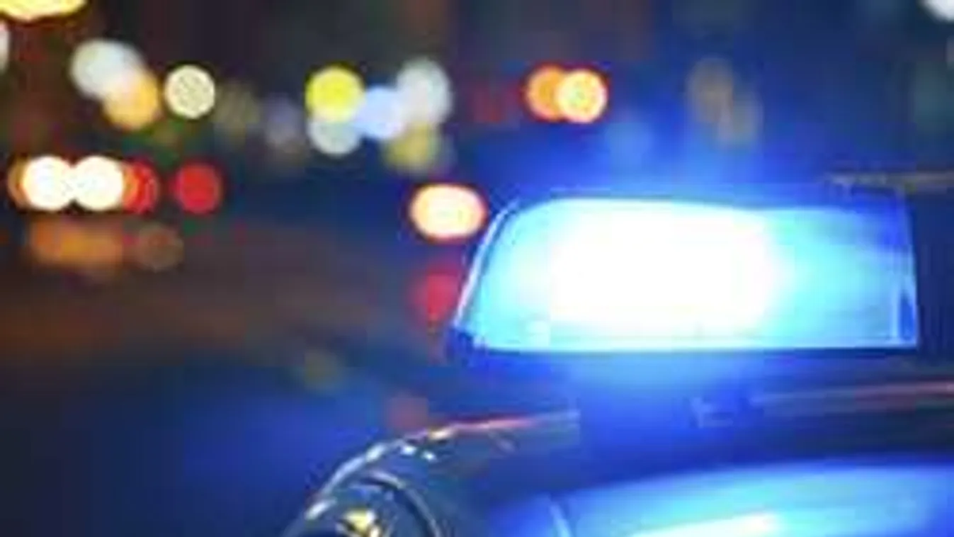 Laptoppal verte szét a hangosan zongorázó néni fejét a szomszédja