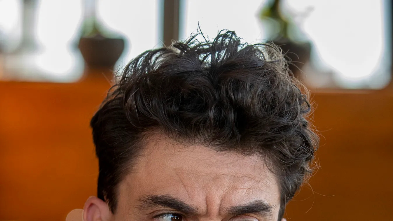 A nap legszomorúbb képe: Így sóvárog a magyar műsorvezető