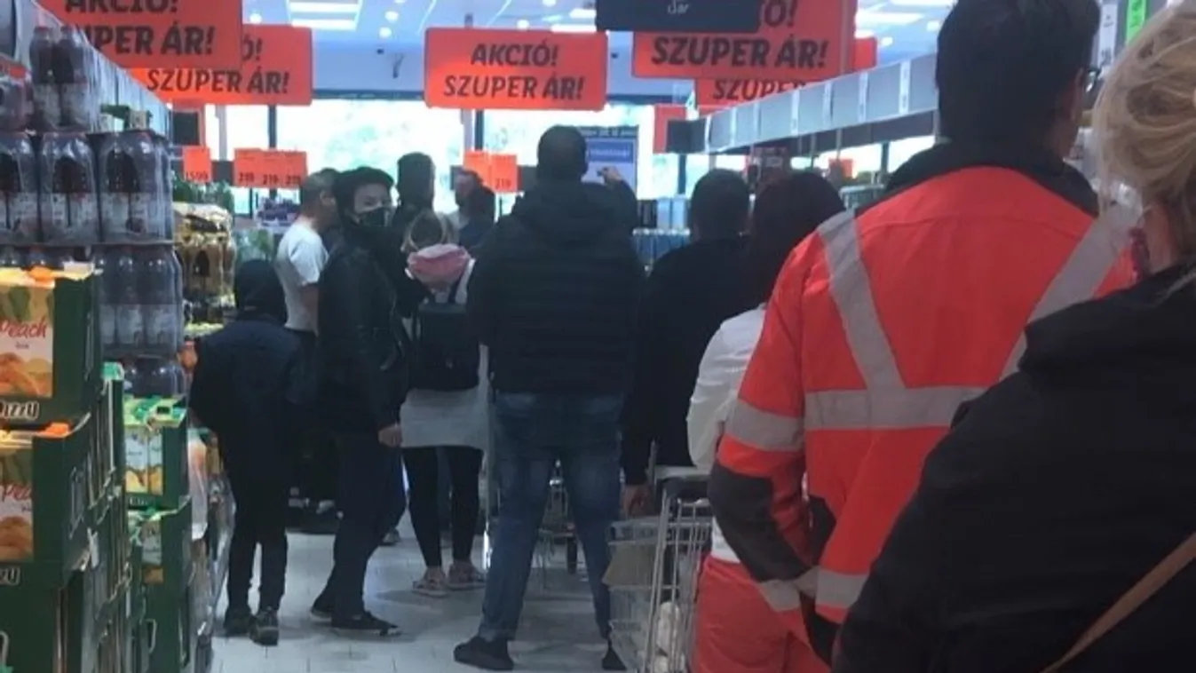 Elképesztő tömeg kora reggel a Lidlben – videó