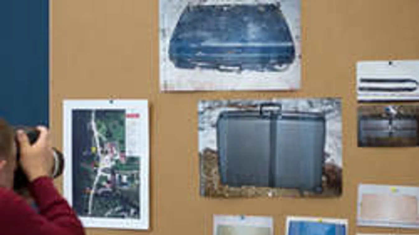 Bőröndökbe rejtett holttesteket találtak egy ausztriai tóban