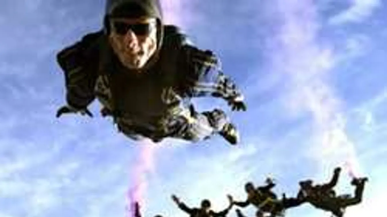 Így jutsz be a stadionba, ha meg akarod úszni a motozást - Videó