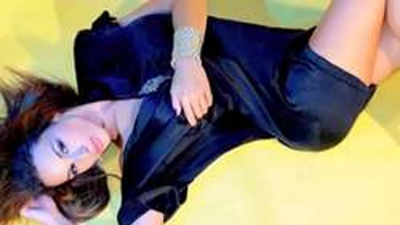 Õrjítően szexi modell óvja a szívbeteg sztárt - fotó