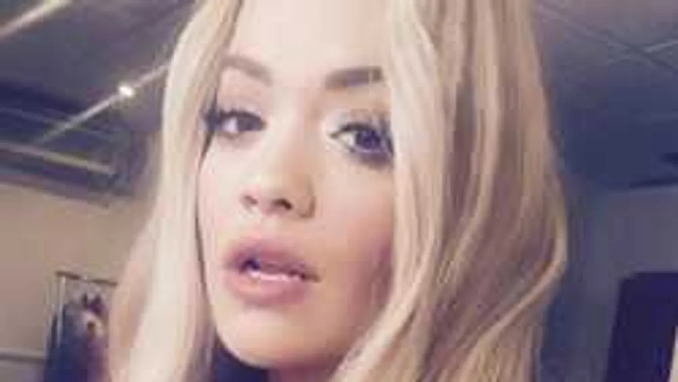 Levideózták, így égett be Rita Ora a közönség előtt
