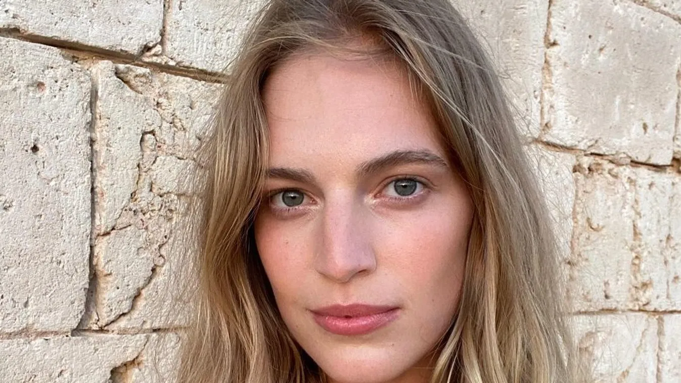 Korai karácsonyi ajándék: Melltartó nélkül fotózták a magyar modellt