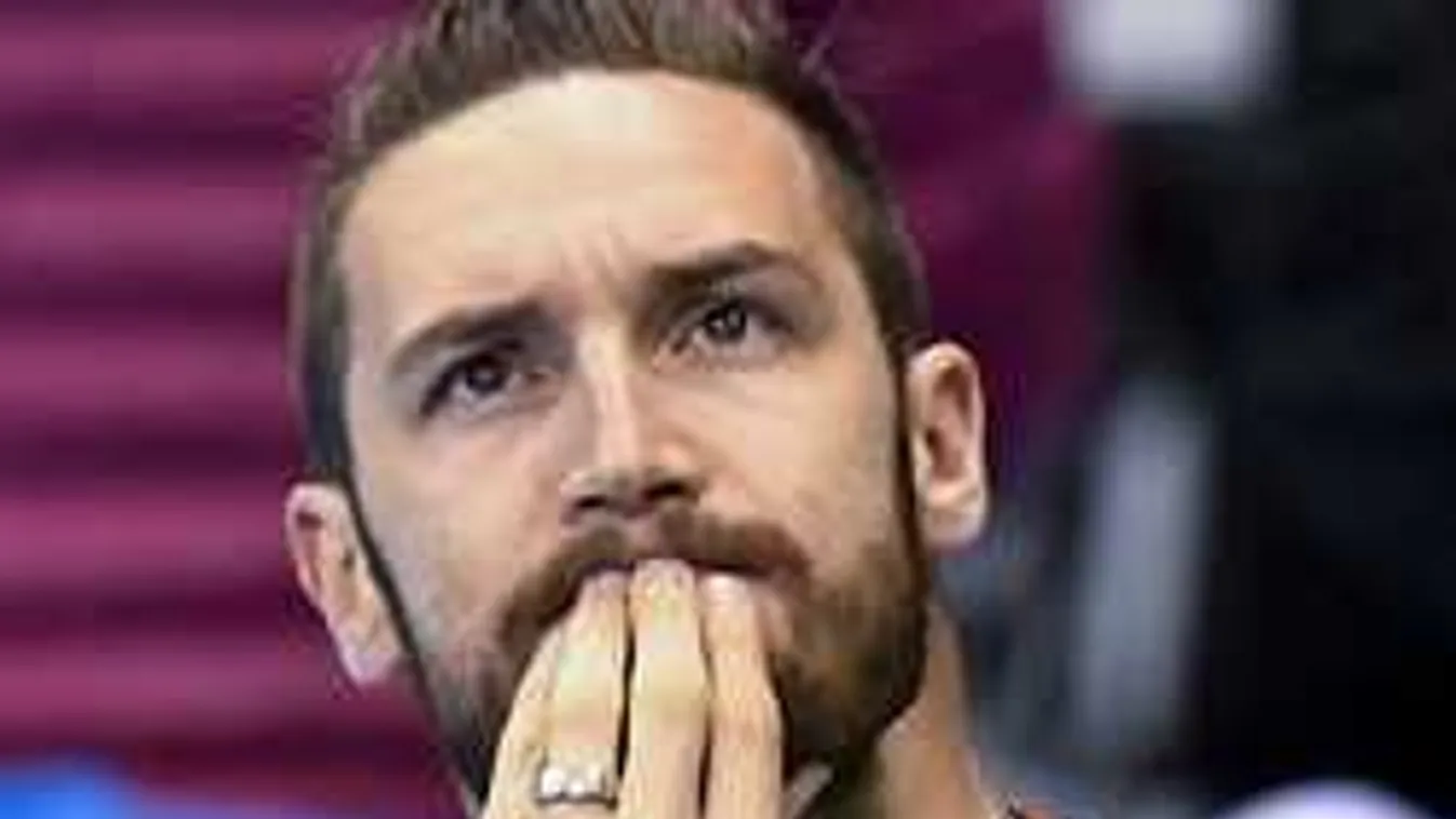 Lefotózták a félmeztelenül ölelgető Shane Tusupot