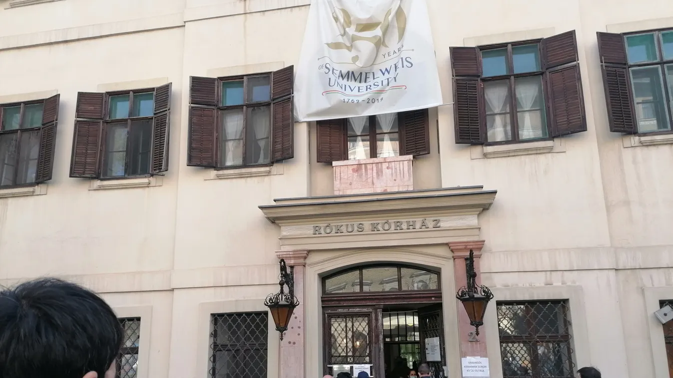 Hatalmas az oltási kedv: ellepték az oltópontokat, sokan foglalnak időpontot