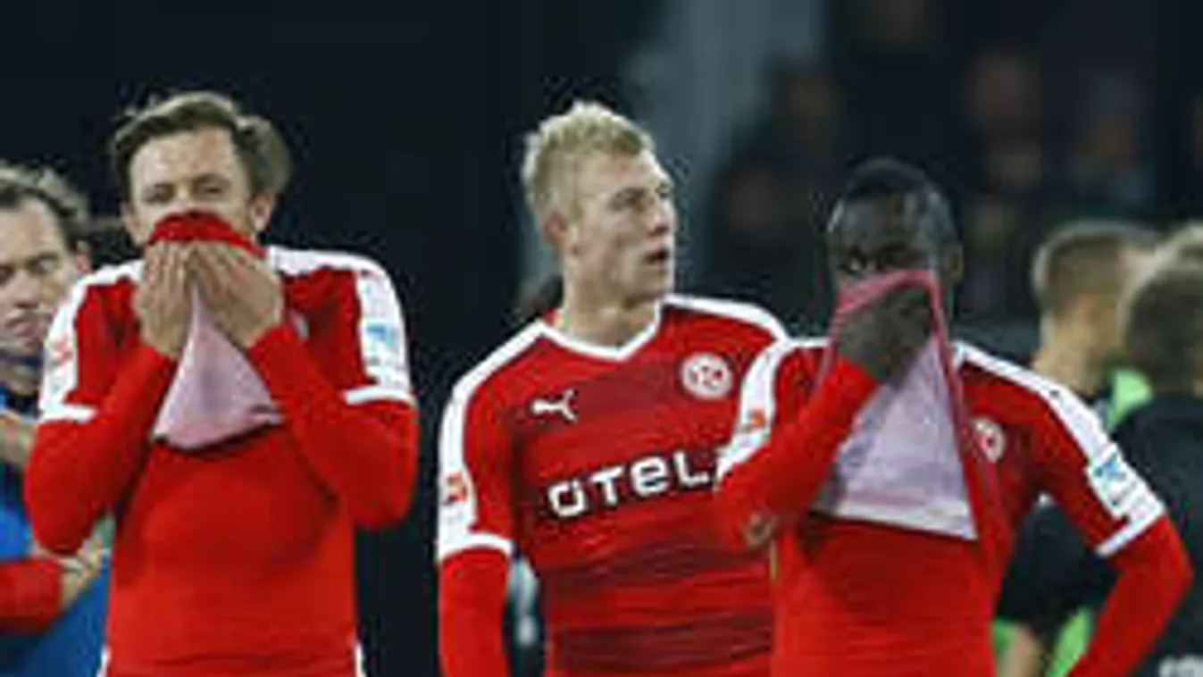 Kitiltották a diszkóból a béna focicsapatot