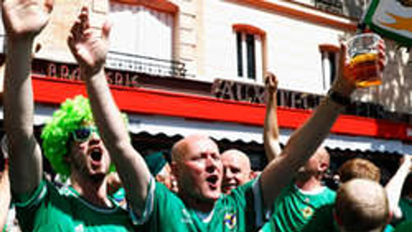 Piáltak, buliztak, mégis kitüntették őket