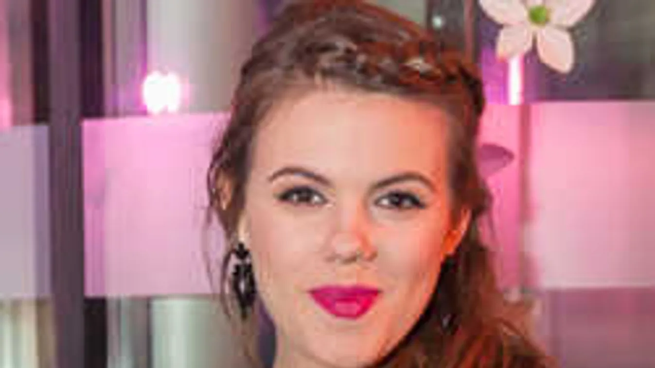 Kisfia miatt zokogott Csobot Adél