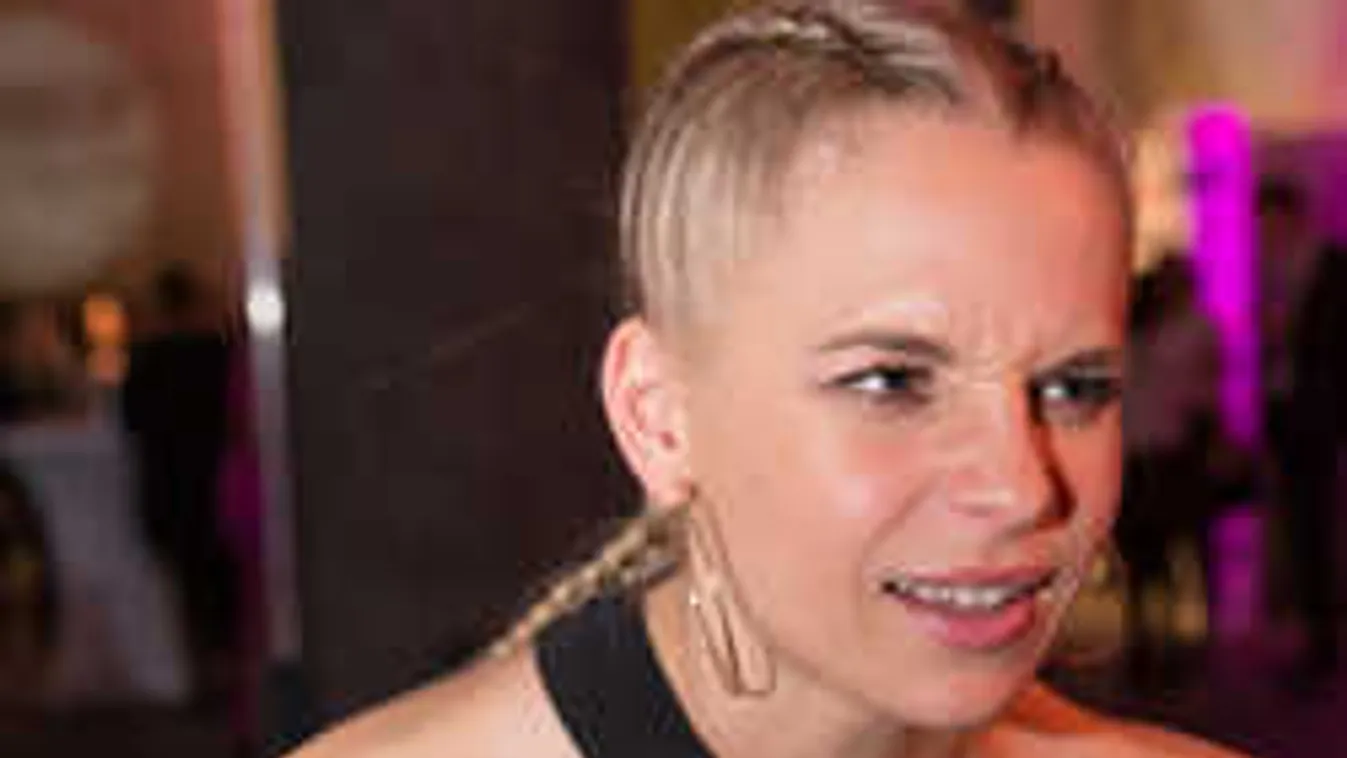 Saját magát buktatta le Iszak Eszter, mégis együtt van párjával