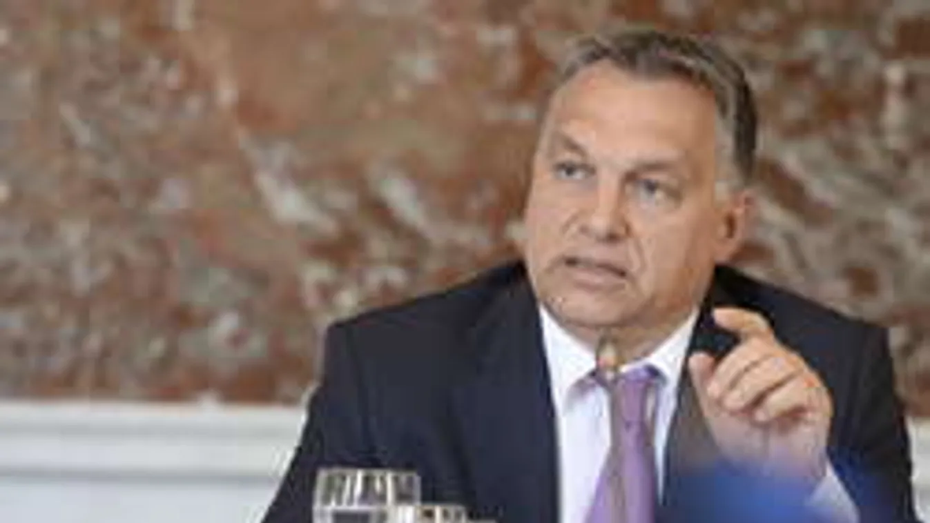 Népszavazást kezdeményez a kormány a kötelező kvótáról!