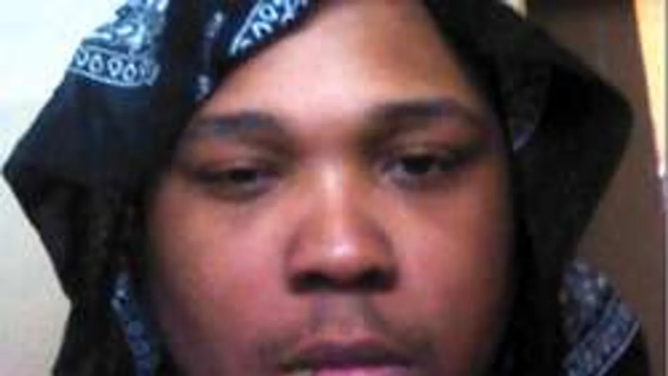 Feldarabolta anyját, és a fejével szelfizett