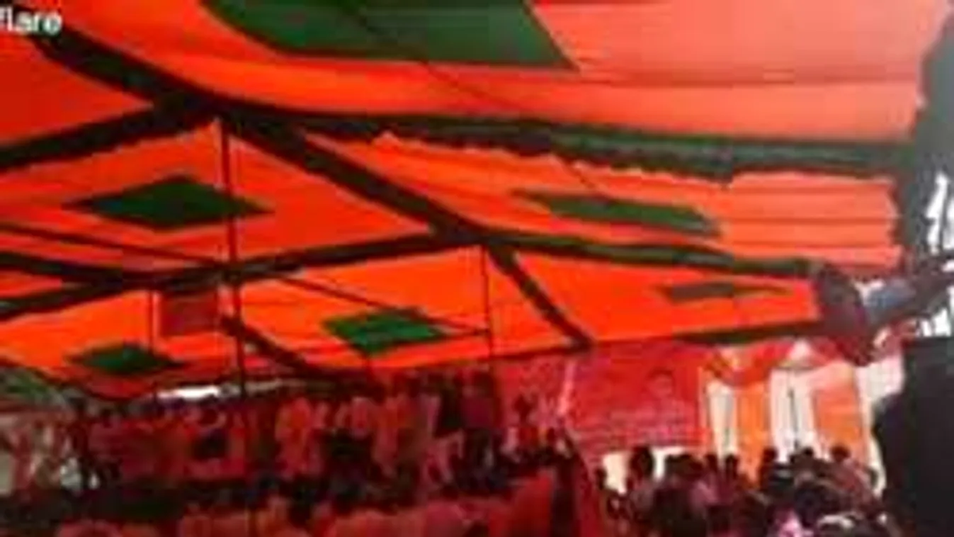 Súlyos baleset a kampányrendezvényen! Egy népszerű politikus is megsérült - videó