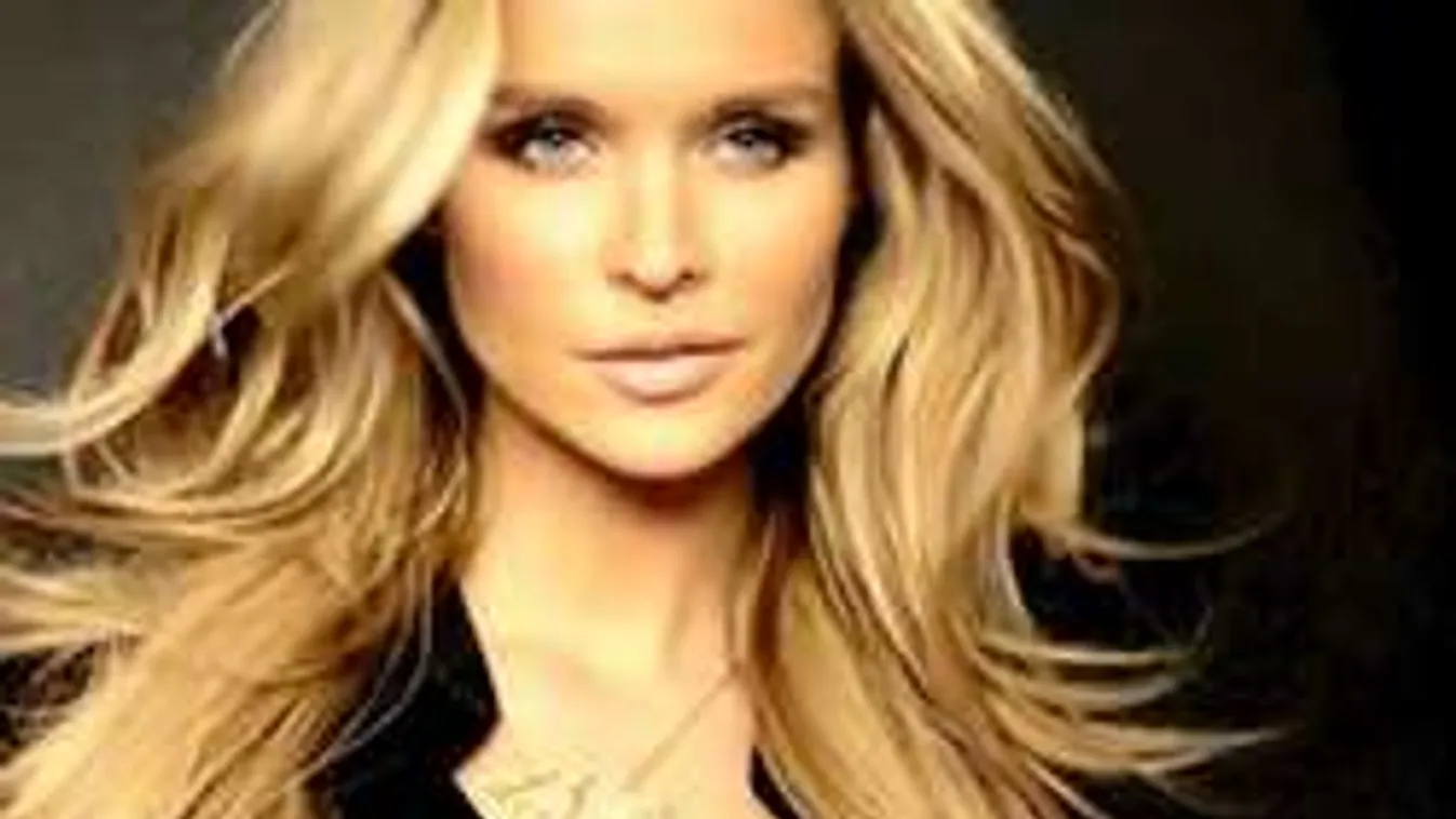 All in! Csodás melleket villant a pókerrajongó modell