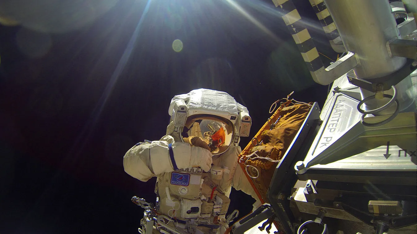 Space walk by Russian Cosmonauts