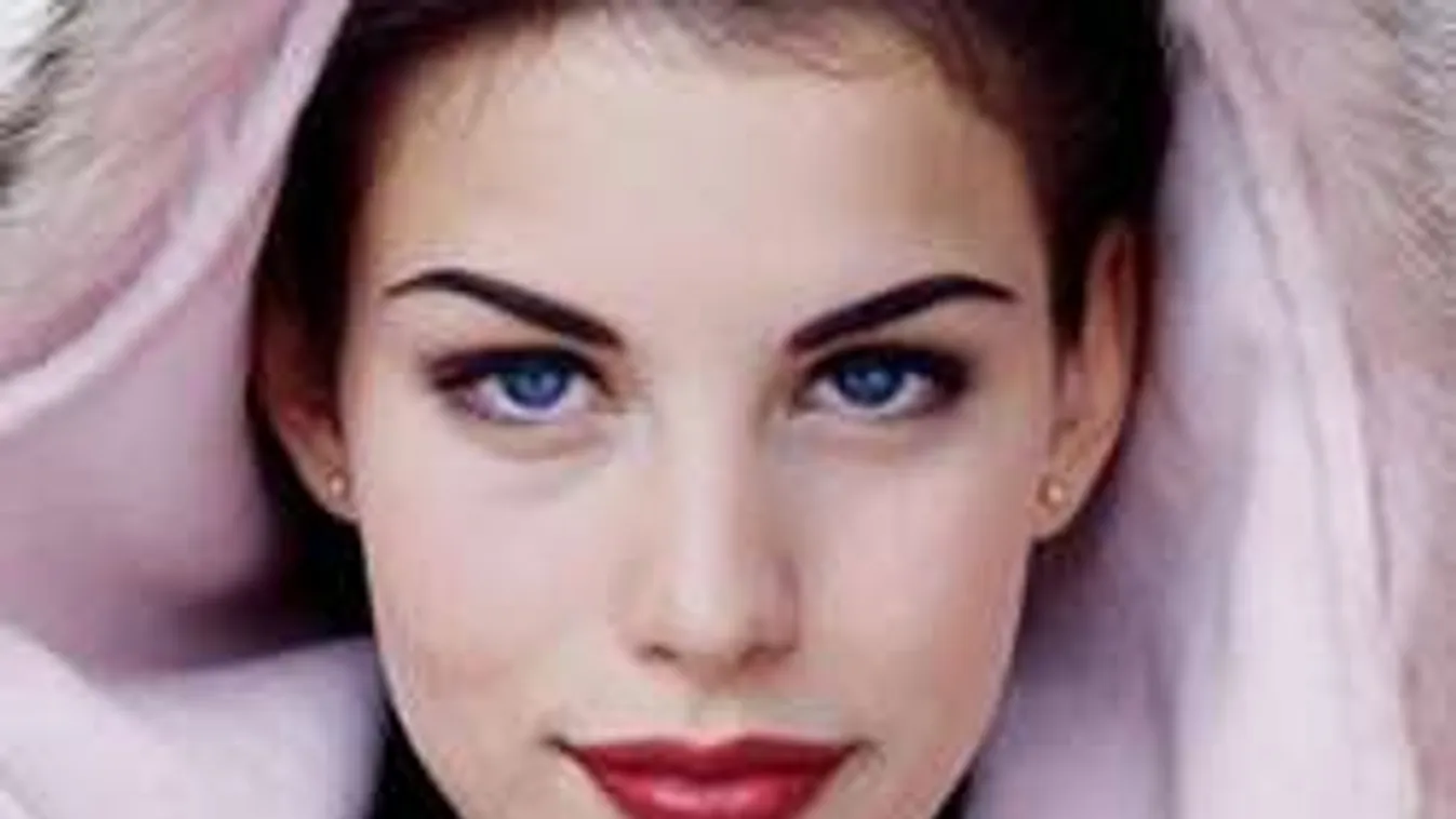 Cseppet sem szégyenlős Liv Tyler