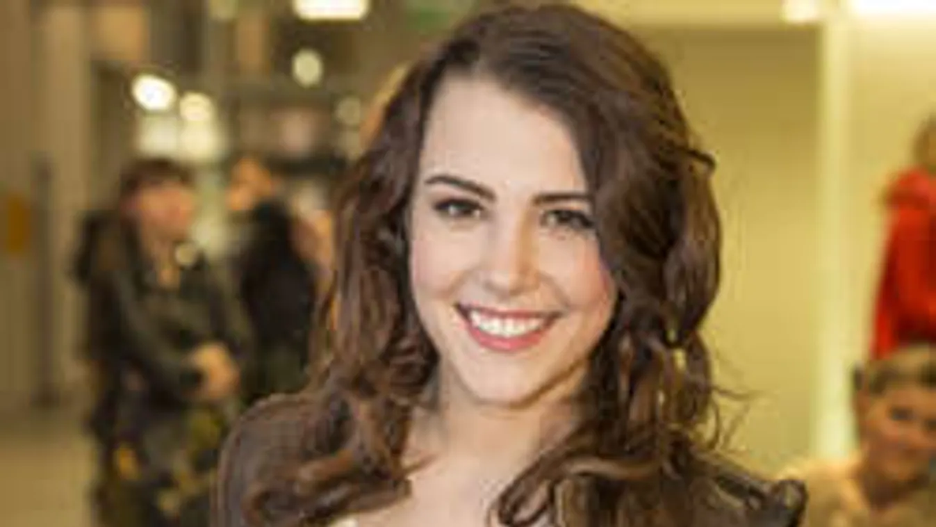 Beteg: Kéjenc férfi csábítja vetkőzésre Tóth Andit