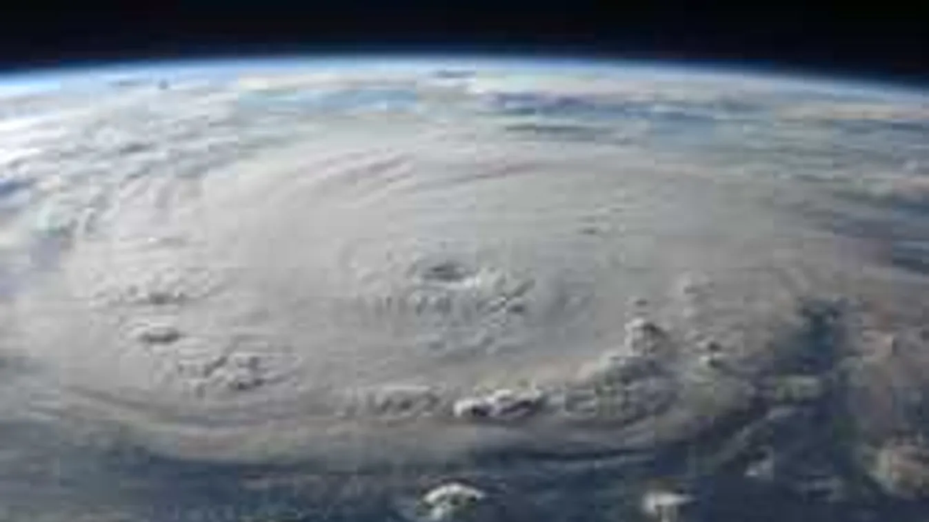 Õrület, mi vár ránk: hurrikán csaphat le Európára