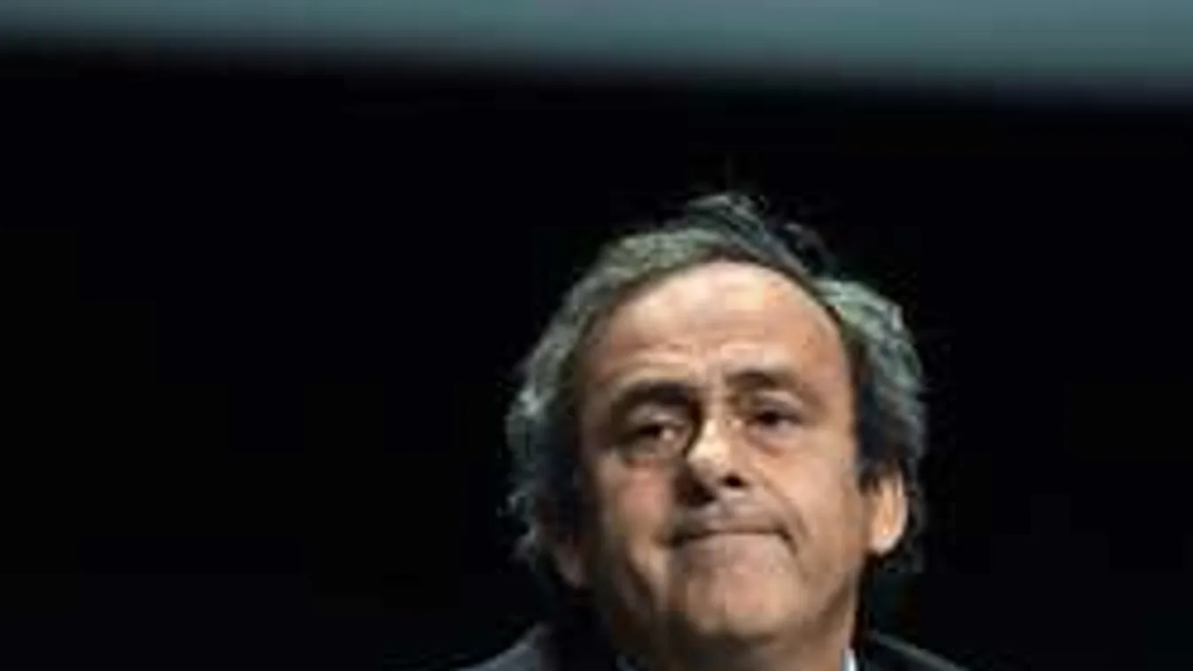 Platini visszalépett, és azonnal belerúgtak egyet