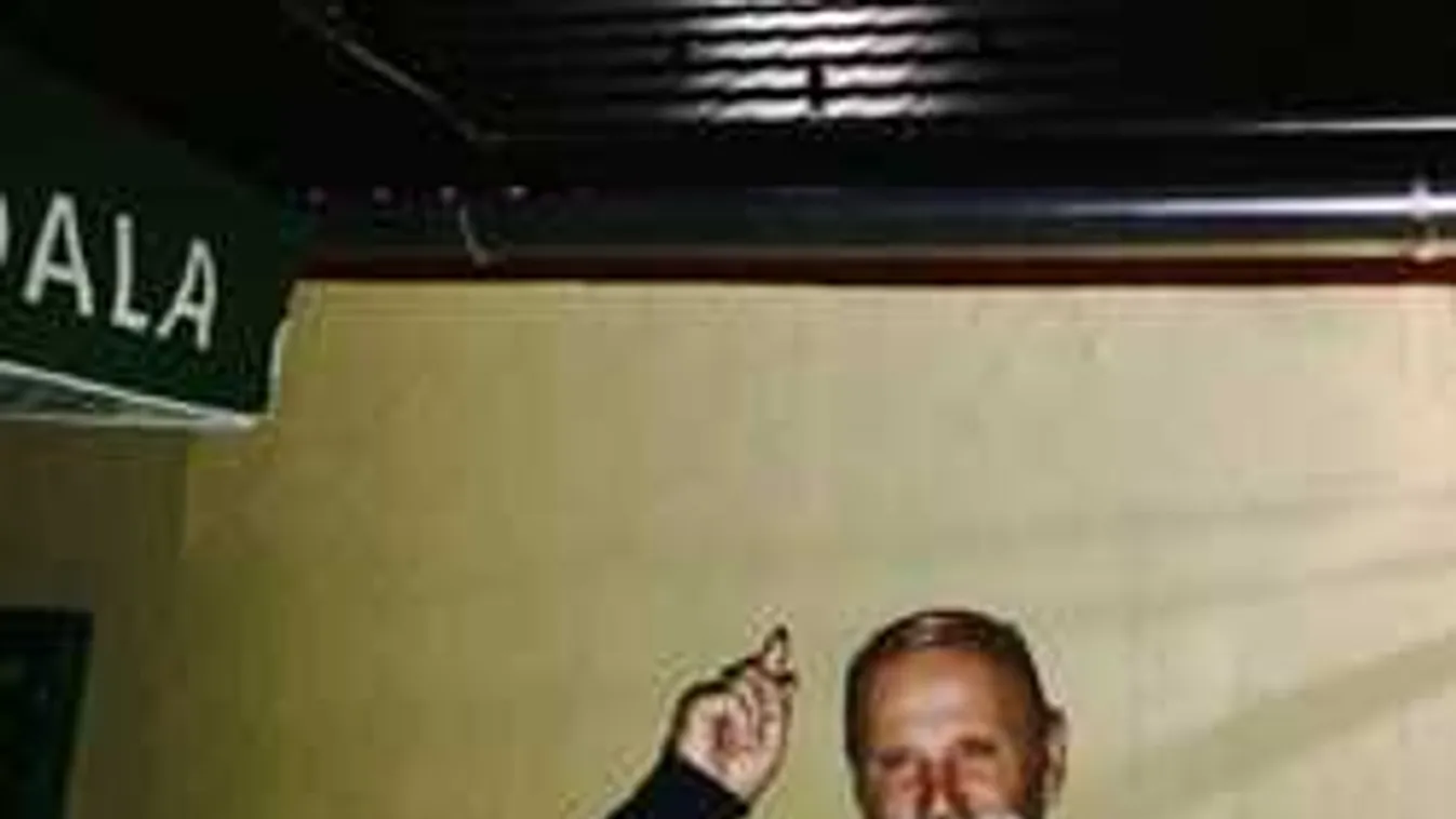 Drámai diagnózis: csecsemőoltás kell kapnia a magyar zenésznek