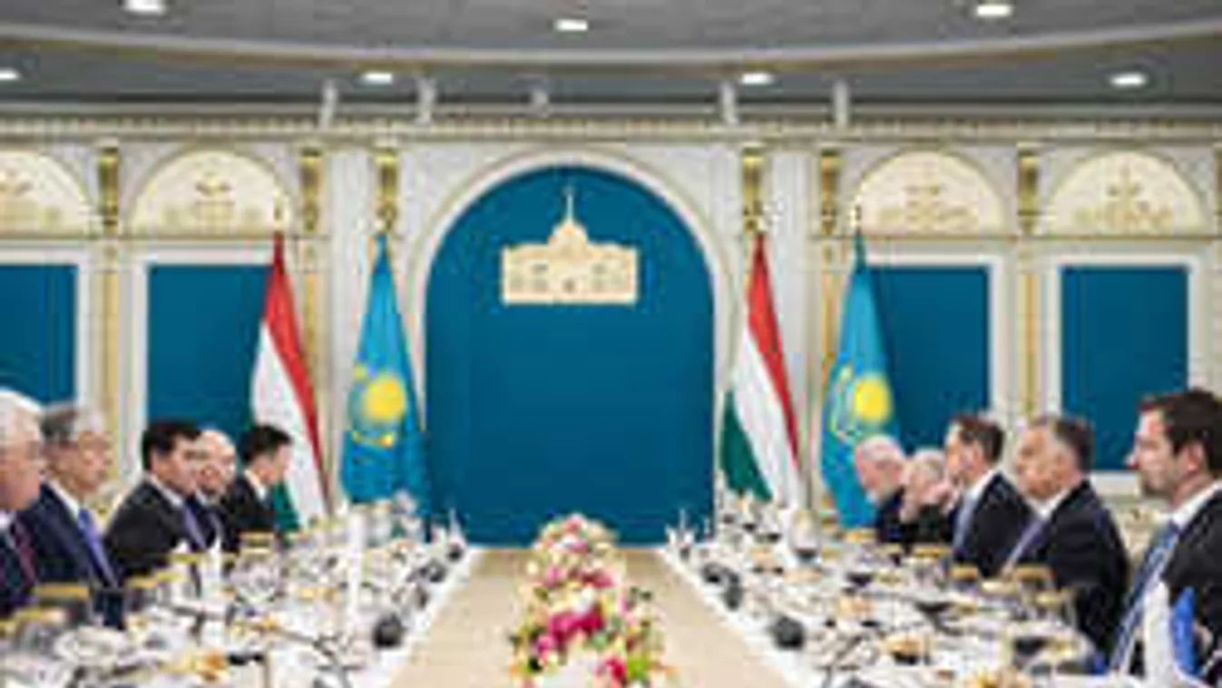 Orbán Viktor Kazahsztánban tárgyal