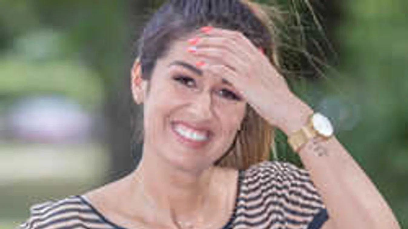 Leállította a forgalmat a csinos magyar énekesnő, megvolt rá az oka