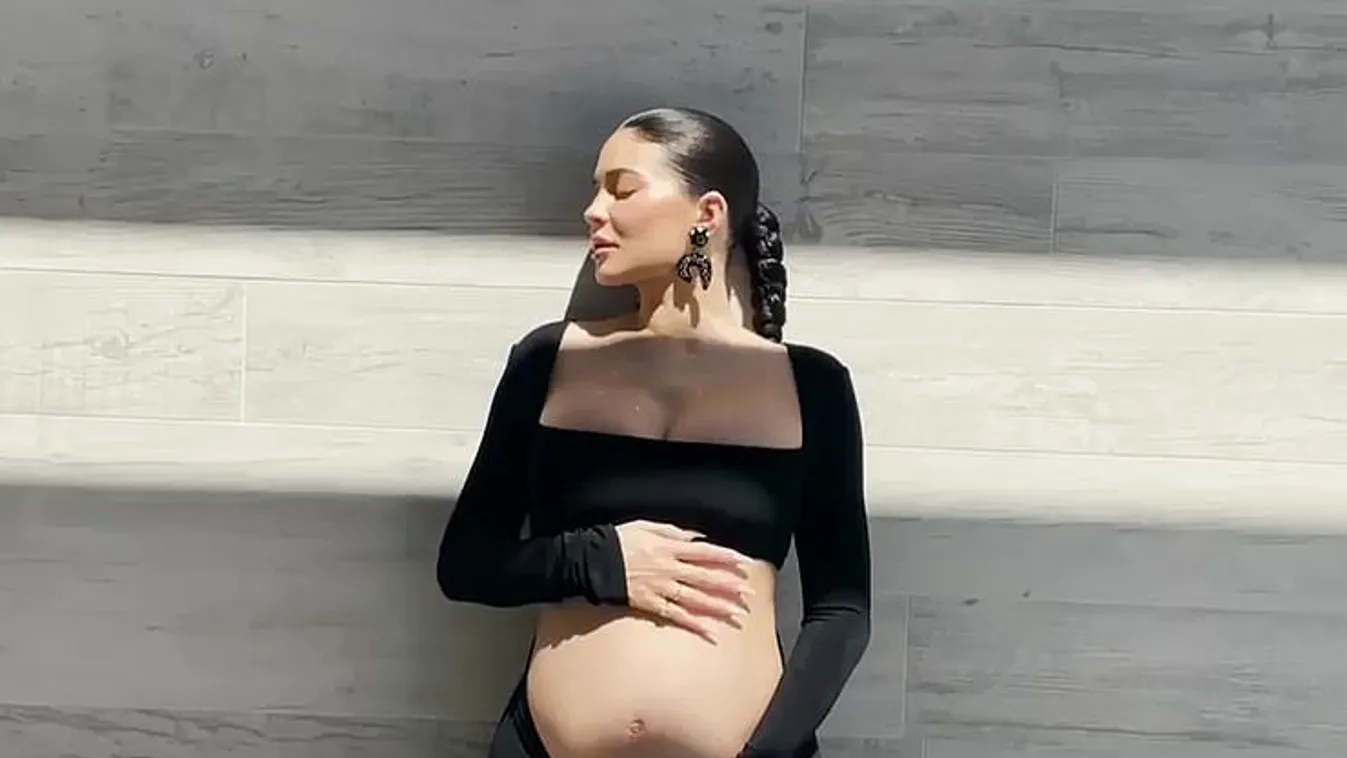 Kylie Jenner a második gyermekét várja
