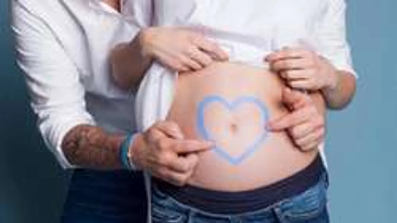 Kerekedő pocakjával még dögösebb Csobot Adél!