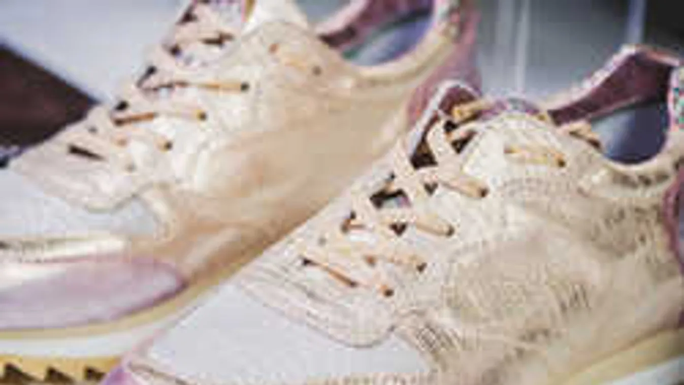 Fémes csillogás! Õrülten dögös az új cipőtrend