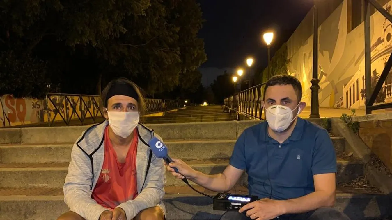 Tízezrek lesik minden szavát, erre kiderült: hajléktalanként tengeti az életét