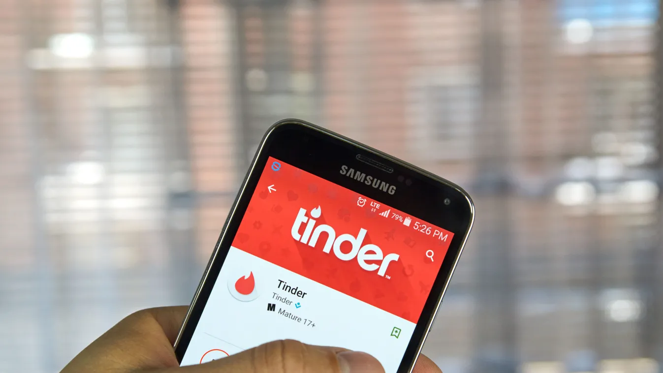 Durván megalázta Tinder-randija az anyukát: így vágott vissza