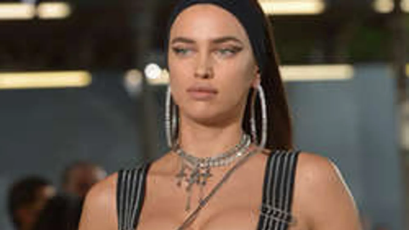 Felpolcolt mellekkel villant Ronaldo dögös exe