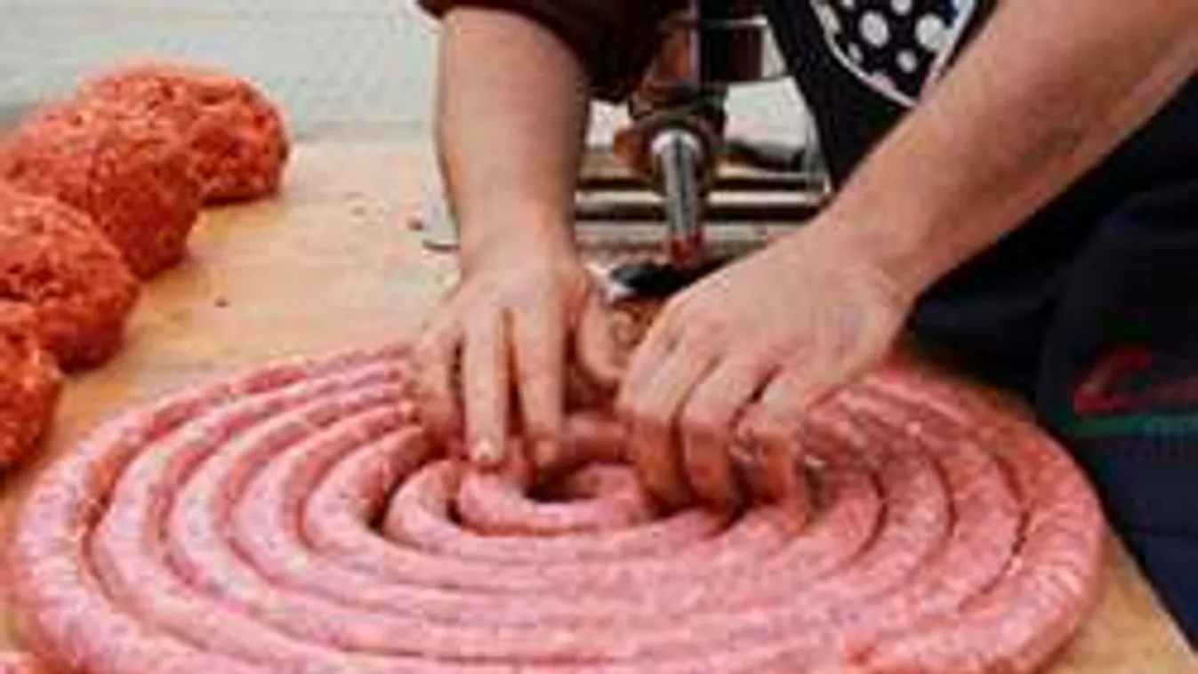 Nemzetközivé lett a kolbászfesztivál, elsőre Rezső bánta