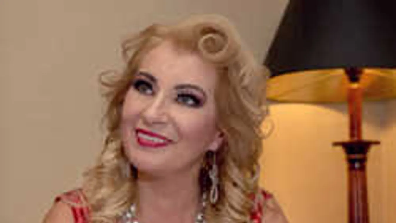 Vadítóan dögös szerkókban feszít Kiszel Tünde lánya