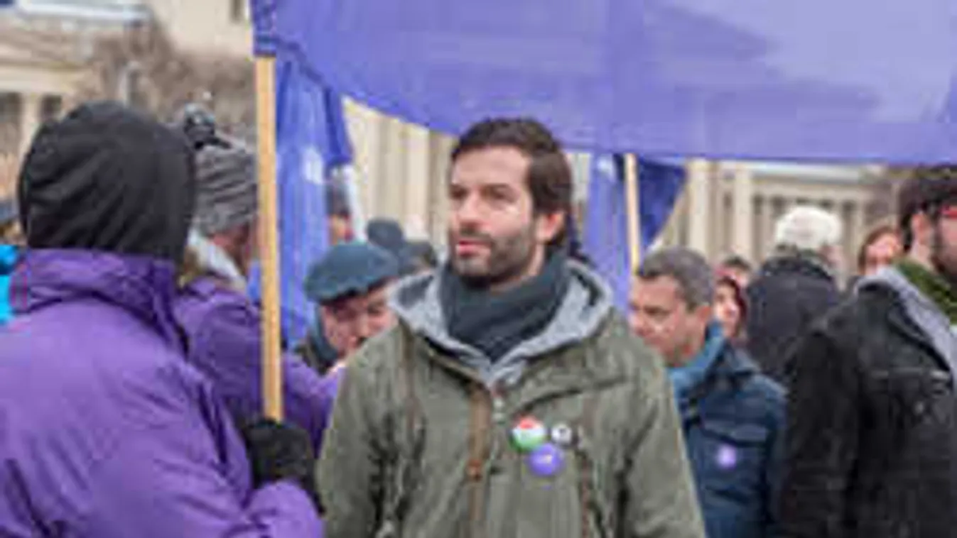 Soros hadrendbe állította az embereit