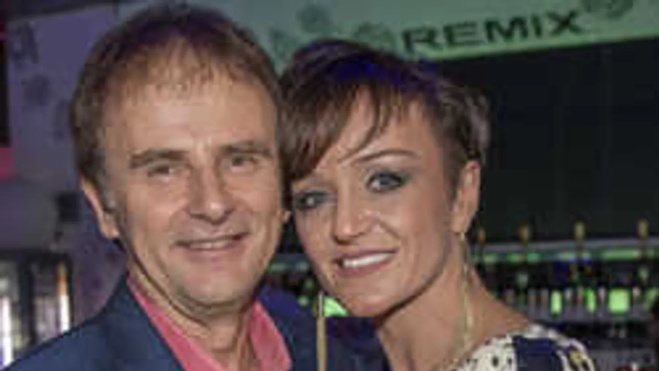 Nagy a baj, a tüntetések miatt Barcelonában ragadt Szandi és a férje!