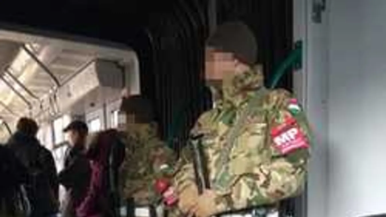 Hátborzongató: fegyveres katonák lepték el a budapesti villamost