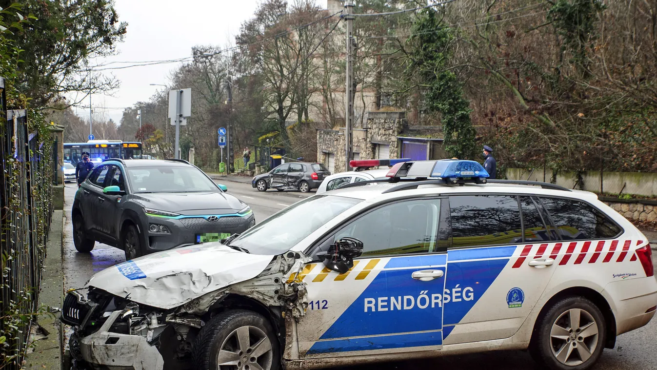 Brutális helyszíni fotók érkeztek a rendőrbalesetről