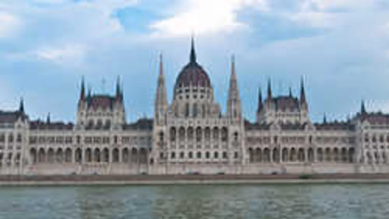 Elfogadta a parlament a Stop Soros törvénycsomagot