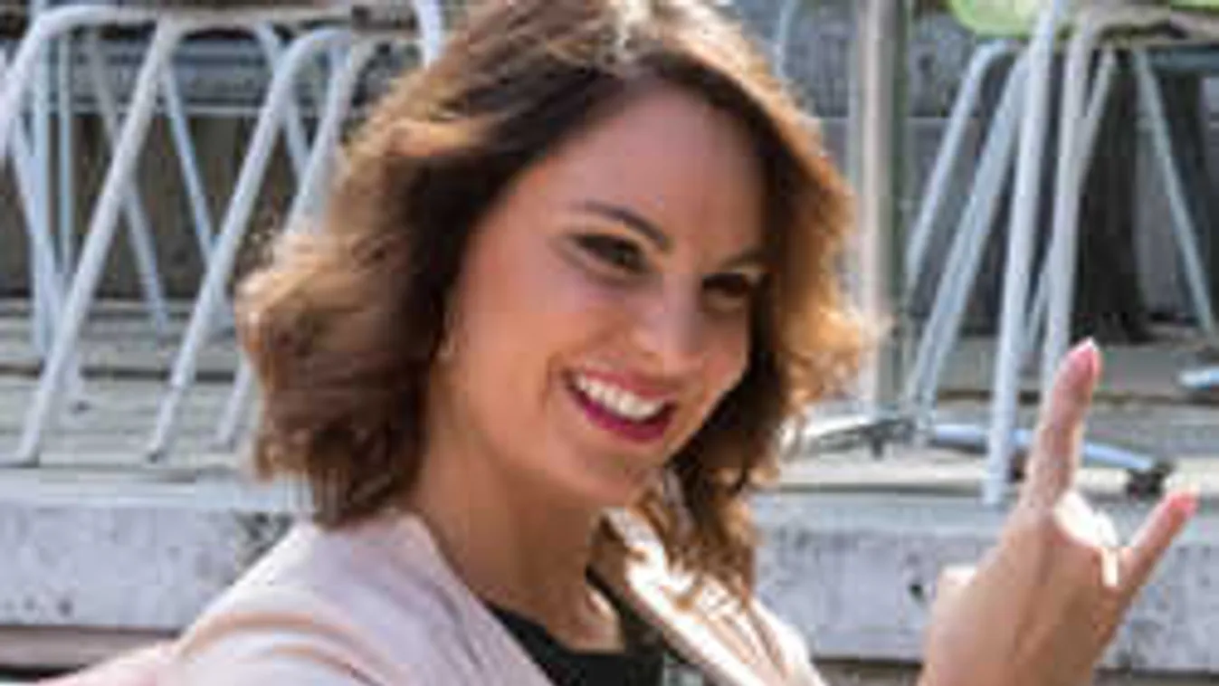 Egyetlen sms miatt őszült meg hirtelen a csinos magyar sztár