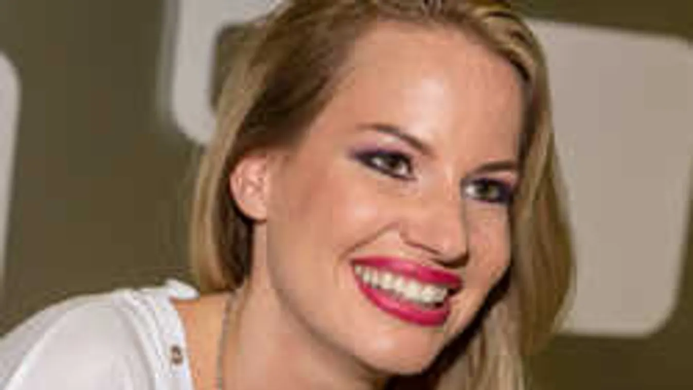 Õrült szexi szerelésben vezetett műsort Mádai Vivien